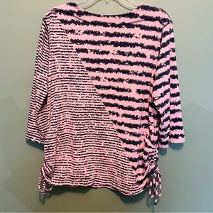 Cute top no name no size ! Butit has to be largeor xl because that’s what I wear